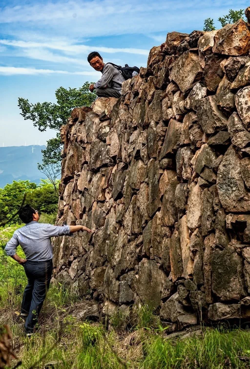 中年|金寨千年古寨，能一览无余的看梅山！