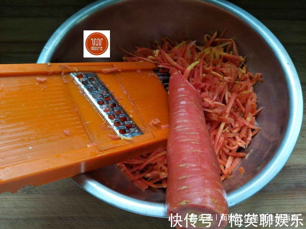 酥软|我炸的丸子，香脆酥软，怎么吃都不腻，边吃边炸，端上桌都快没了