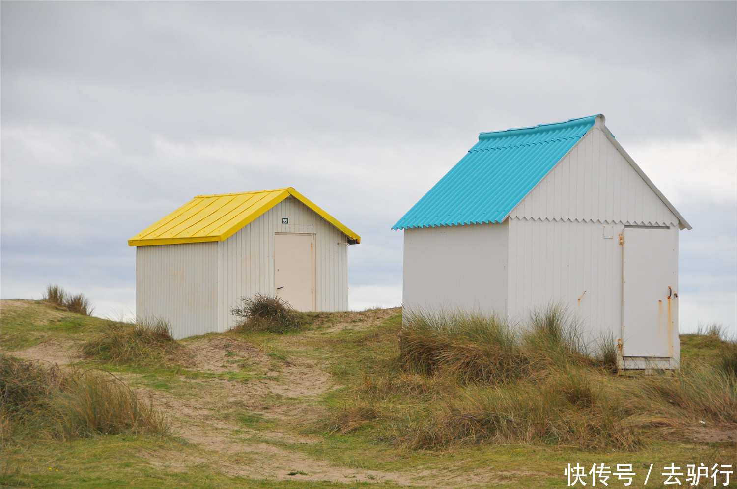  塞进|最小的海景房：一栋占地约4㎡，顶多塞进4名游客，属于永久产权