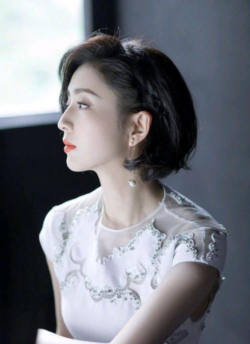 30岁以上的女人，别乱剪头发，推荐这些“减龄”的短发，特显年轻