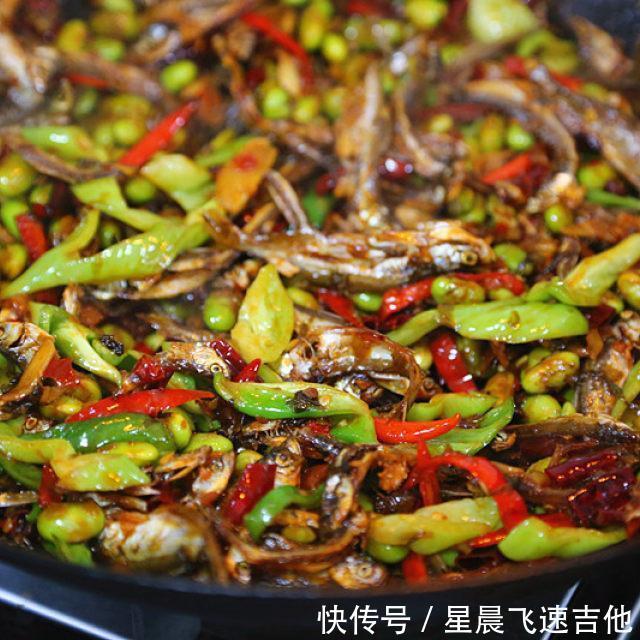 毛豆|香辣毛豆米炒小鱼干,看起来好开胃的样子