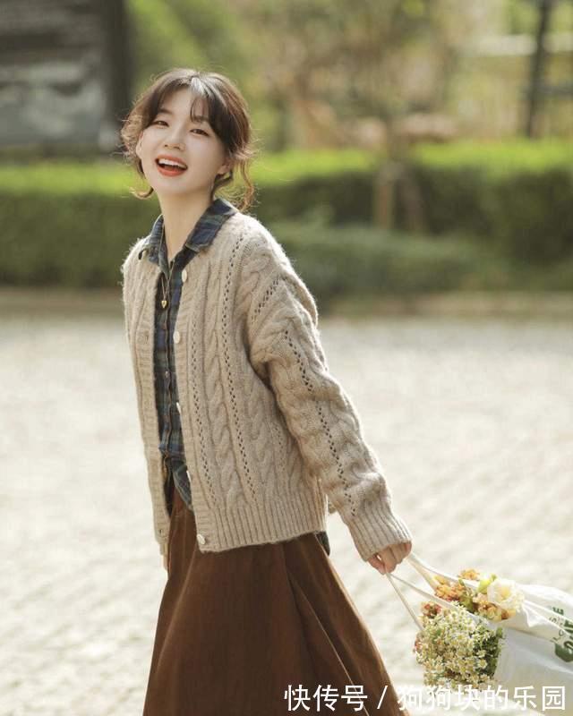 半身裙 秋天,针织衫怎么穿才是正解?学会几个搭配公式,提升气质又好看