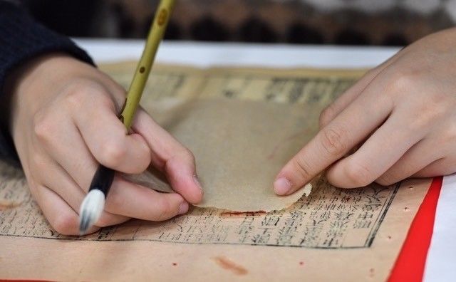  师生|感受中国文化，外籍师生“当”一次古籍修复师