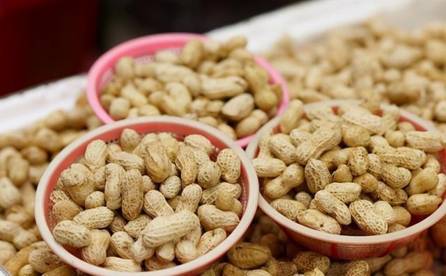 膳食纤维|最新研究发现：每天吃几粒花生能让血管健康，可每天具体吃多少？
