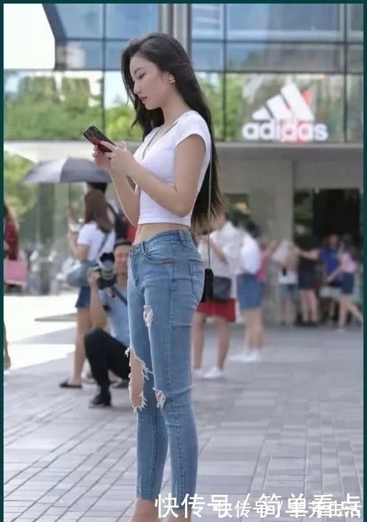 减龄 减龄的牛仔裤,简单不失潮流严密耐穿,提升时尚美感