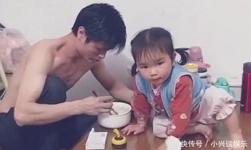 “淡定奶爸”喂小情人吃饭火了,猜中了开头,却没猜到结局