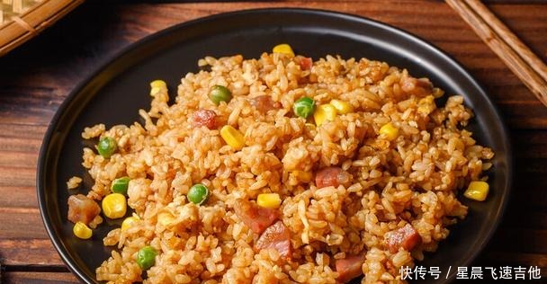 炒饭|做酱油炒饭,米饭不要直接下锅,多做1步,颜色好味道香,不粘锅!