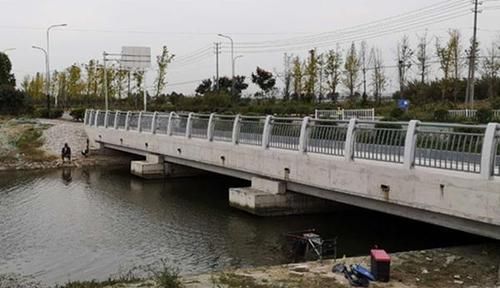 冬季钓鲫鱼，先别着急下竿，两大策略帮你找鱼窝，不愁钓不到鱼！