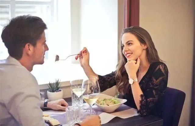 膳食纤维|晚上吃香蕉能减肥?但要牢记这个适宜的时间,体重或悄悄下降