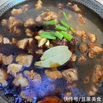 开运年夜菜“牛气冲天”，番茄土豆炖牛腩汤汁浓郁，营养美味??