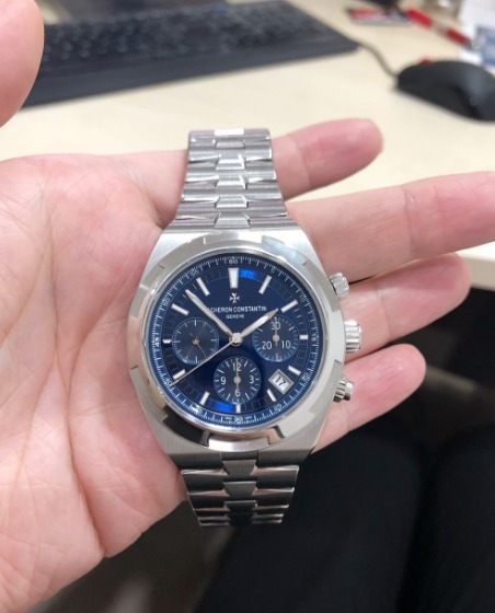 江诗丹顿纵横四海新版5500V腕表, 堪称最热门的运动型腕表