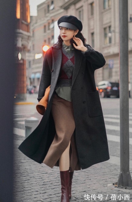 秋季|秋季大衣怎样穿才时髦?学会“叠穿”搭配是关键,高级感扑面而来