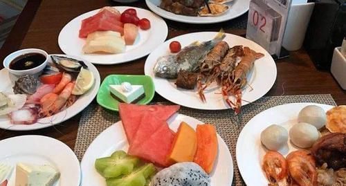 聪明人|聪明人吃自助餐,会拿这3种“隐形贵菜”,最后一种让人意外