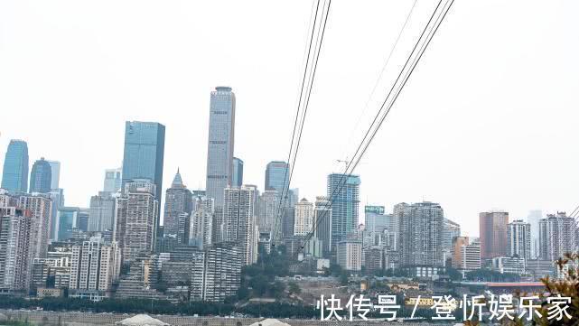 疯狂的石头|排队一小时看景5分钟，乘坐重庆“空中公交”，想人少教你一招