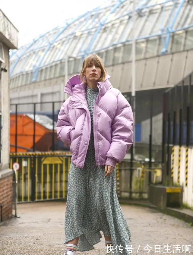 大衣 大衣“过时”了，今年冬天流行这件“羽绒服”，时尚大气又保暖！