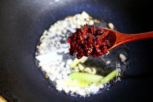  又一好吃的下饭素菜，5分钟搞定，如同肉的口感，连孩子也爱吃