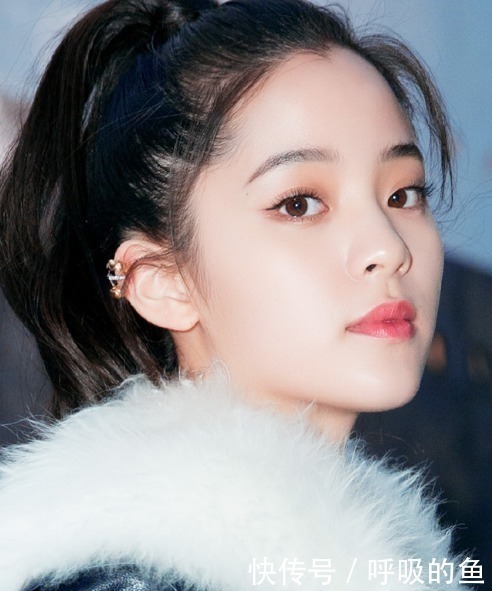 马伊俐|丸子头已经不实行了,今年流行苹果头,减龄显脸小