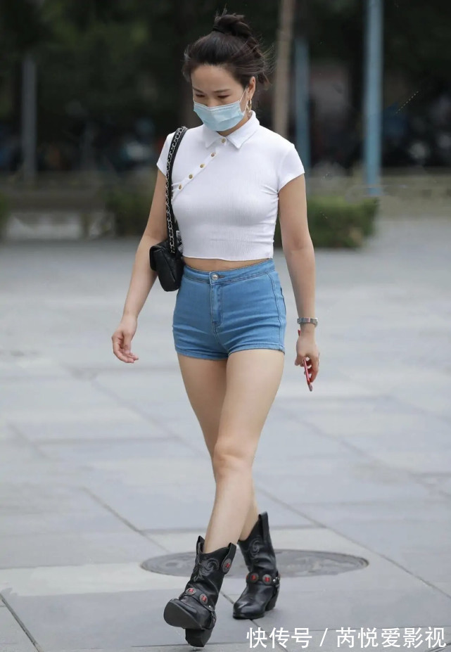 美女|高跟鞋“失宠”了，这样搭简单又时髦，小个子女生也不例外！