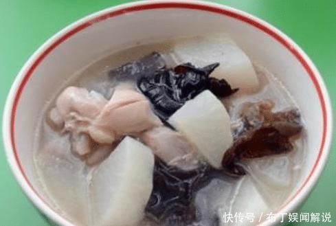 热腾腾|白萝卜和它是绝配，简单煮一煮，暖胃养胃，营养极高，现在吃正当时