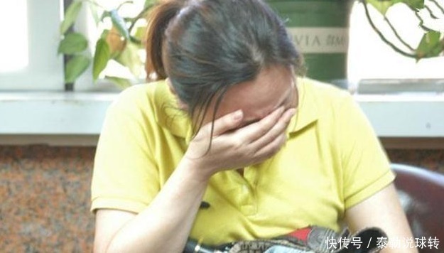 小女孩|因忘记给孩子买饮料,5岁女孩狠踹妈妈5脚,爸爸的做法太解气