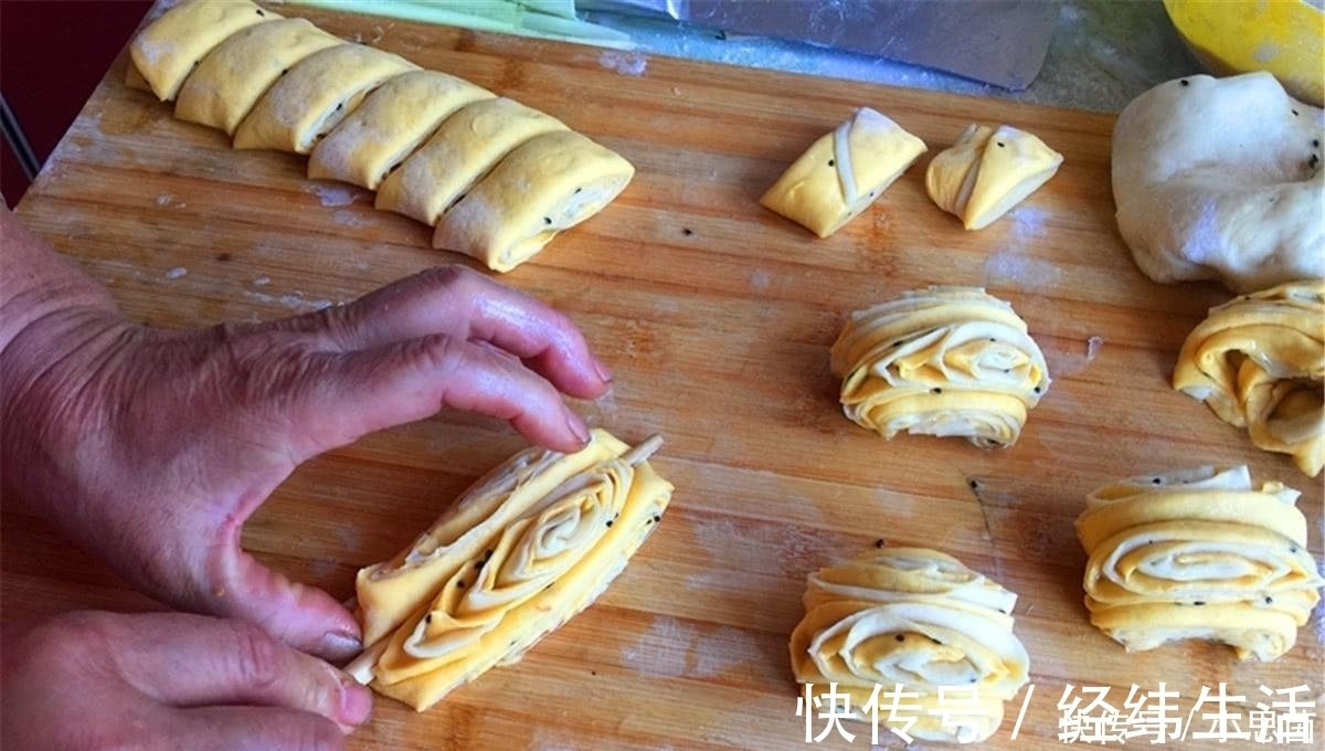 鸡蛋灌饼|一碗面粉,1个鸡蛋,做出最独特面食,3锅不够吃,比馒头好吃10倍