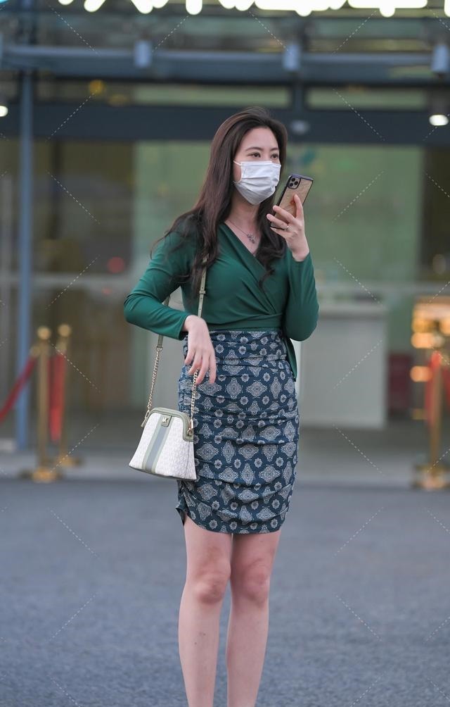 高跟鞋 裹身上衣+铅笔裙,适合H型身材的穿搭技巧,简约高级显身材!