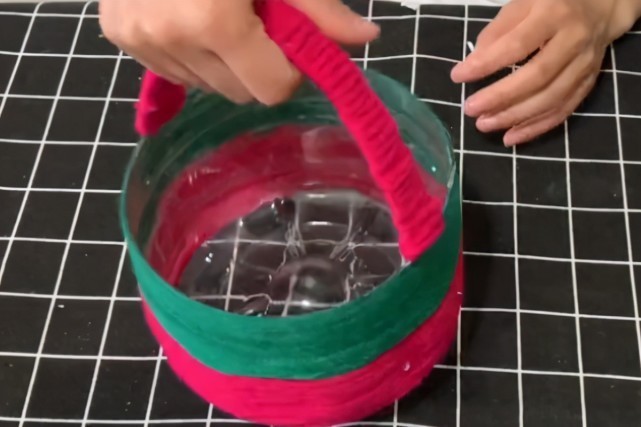 毛线|空油桶可真是个“宝”,把毛线缠在空油桶上,全家人都要抢着用!