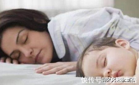 宝宝|新生宝宝睡觉一惊一乍是怎么回事?早知早受益