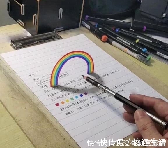 铅笔画$美术生笔记本上画彩虹,本以为是小爱心,成画后出人意料