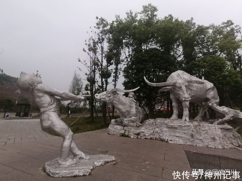 蓬安|逛游百牛赞歌广场，这里风景独好