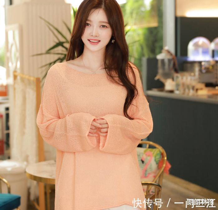 18岁的表妹太甜美了,短裤搭配针织衫,怪不得50多个人追她