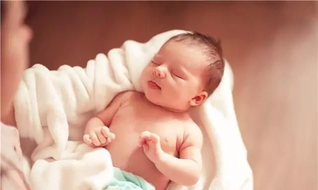 宝宝红屁股总反复,纸尿裤是“元凶”?也许是你护理方法有问题