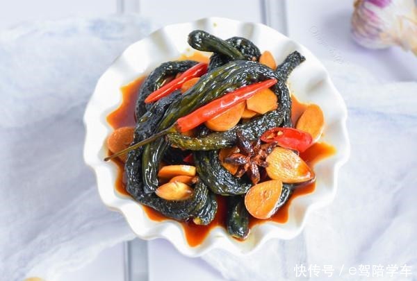 腌黄瓜还只加盐,那就错了!多加这一步,黄瓜嘎嘣脆,久放也不坏!