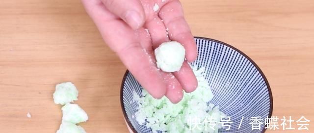 小东西|洗衣服时,水里丢几粒小东西,不管多脏都能干净如新,回家试试