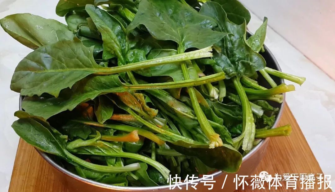 菠菜|这菠菜做法真香,不煮不炒不凉拌,既是菜又是饭,学会自己当老板