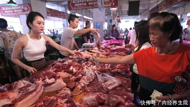  贩子|肉贩子为何不停用抹布擦猪肉，内行人说出“猫腻”，看完涨知识了