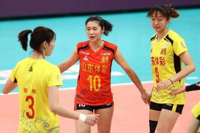 零零后|一传榜排名第20位!女排00后自由人沦为二流,王梦洁表现取得完胜