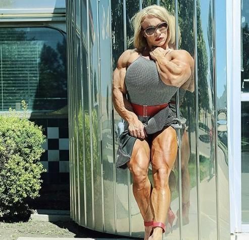 肌肉|她看淡了身材，肌肉再多也能接受，她有坚定不移的目标