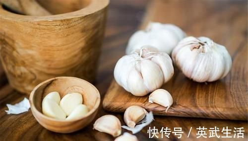 储存|大蒜总是发芽变坏?教你三个储存小技巧,放久也依然新鲜