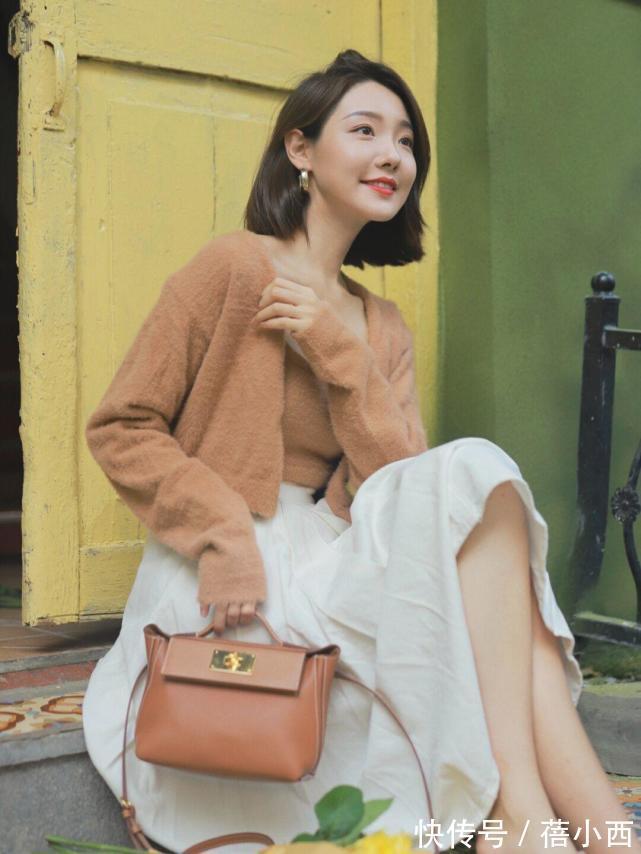 半身裙 真正优雅的女人,春季都穿针织开衫,搭配裤子、半身裙时髦又高级