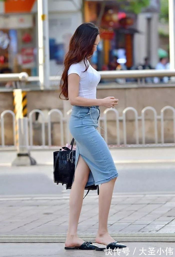 高跟鞋|美女街拍：北方女孩太招人疼爱，一看就是很懂事的，好想过去帮她买一杯奶茶