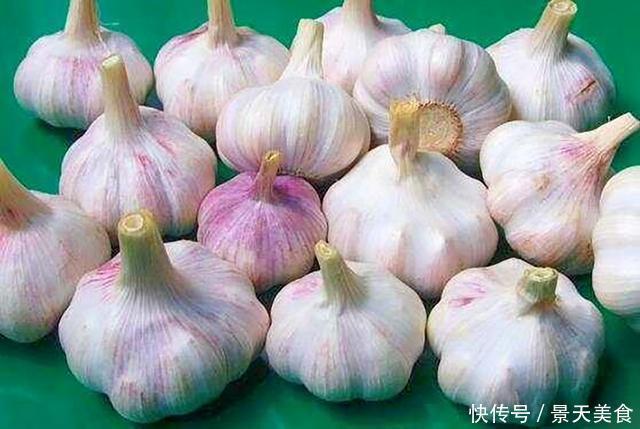 大蒜|大蒜吃不完总长芽浪费教你一个小“技巧”，保存一年都不坏