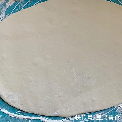 #暖冬酱在手,嗨吃部队锅#大骨煳锅贴