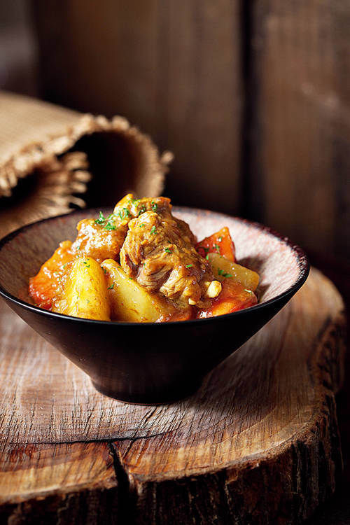  这就给大家带来超好吃的咖喱菜做法，香味浓郁，一上桌就能勾住你的味觉