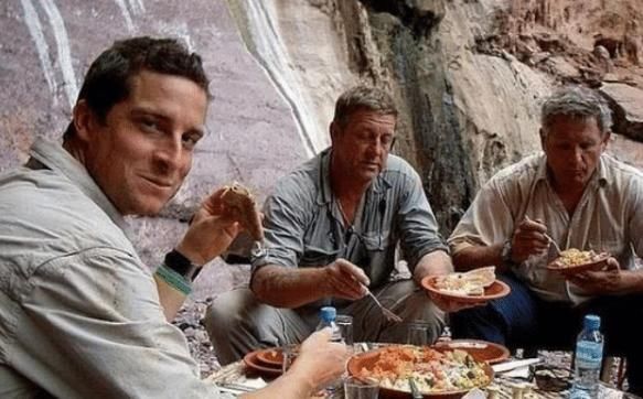 那个被叫做“贝爷”的男人,曾经拍节目吃青蛙吃出事,结果怎样了?