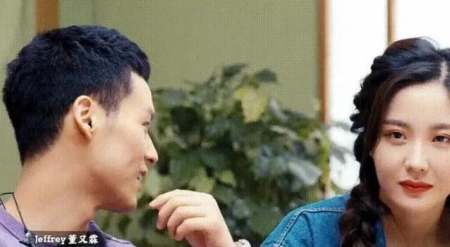 刘些宁录节目被调侃吃得多,但看完身材,网友:我感觉我不配吃饭