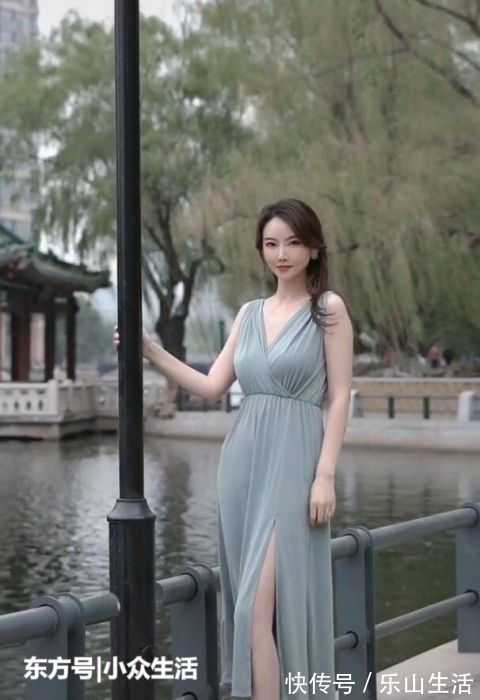 公园|街拍这样清雅的气质,是公园里的一道移动风景