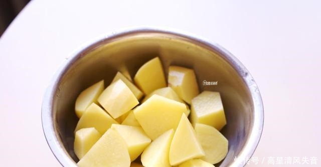 土豆又有新吃法,简单两步,比肉还好吃,朋友圈都刷爆了