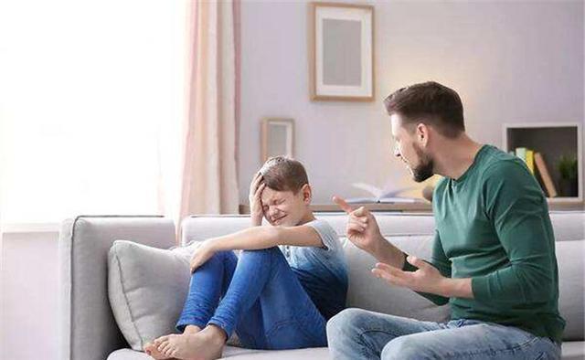青春期|孩子处于叛逆期怎么办?别和孩子硬碰硬,家长教育时试试这5步
