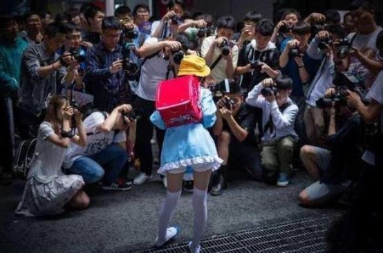 cos|都是cosplay,为何国外是亲子活动,国内却是“妈见打”?